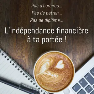 Visuel d'un zoom sur un bureau de bois avec un café espresso au centre, un carnet, un stylo et une partie de clavier d'ordinateur portable.