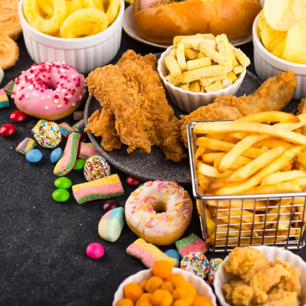 Enzymes digestives dénaturées dans junk food (nuggets, frites, etc.)