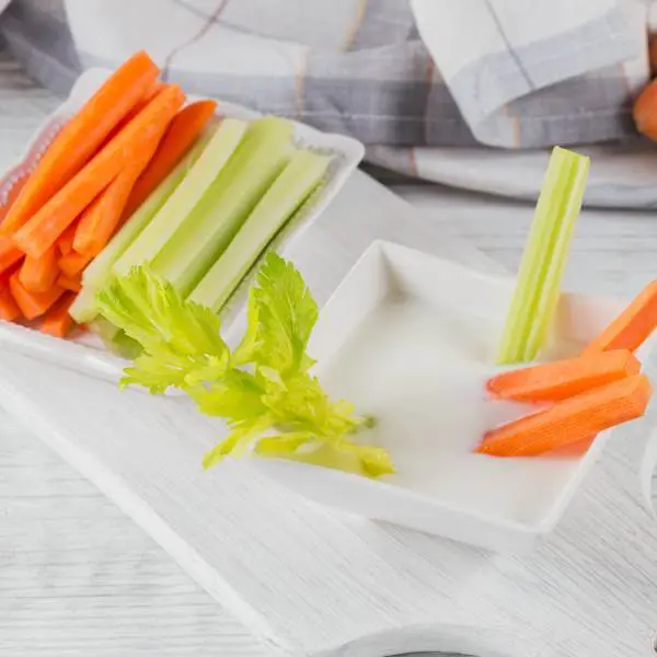 Des crudités, des aliments qui fermentent dans l'intestin.