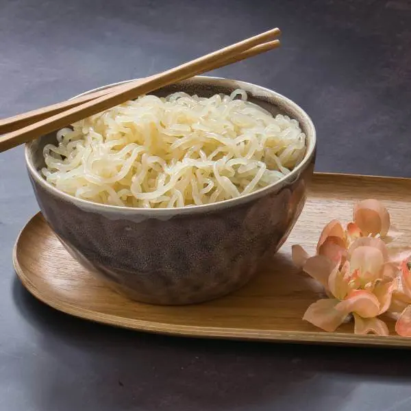 Un bol de nouilles de konjac.