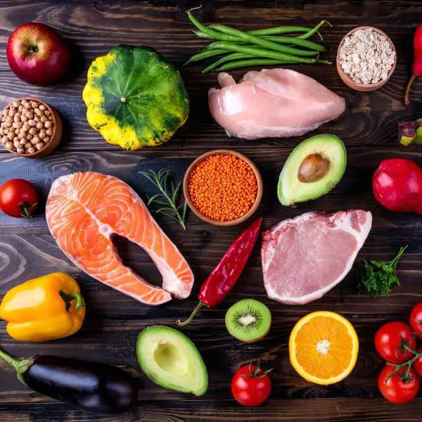 Assortiment d'aliments sains qui favorisent l'oxygénation sanguine.