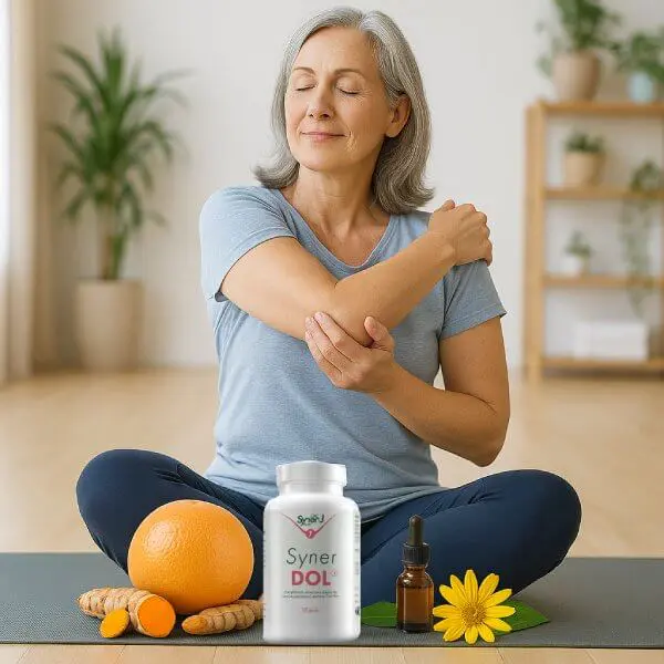 Une femme assise en tailleur s'étire devant des solutions naturelles d'anti-douleur musculaire.